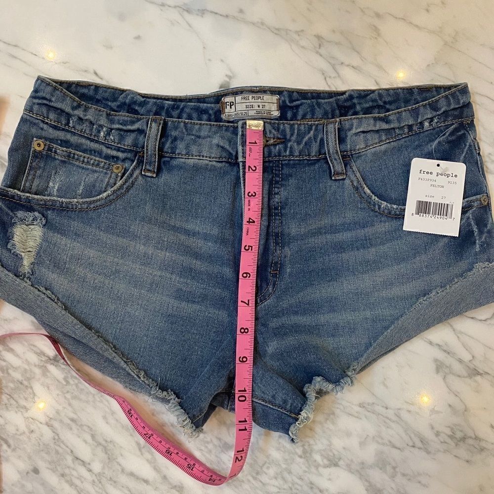 Free People Irreplaceable Cut Off Short in Felton - Picture 4 of 6
